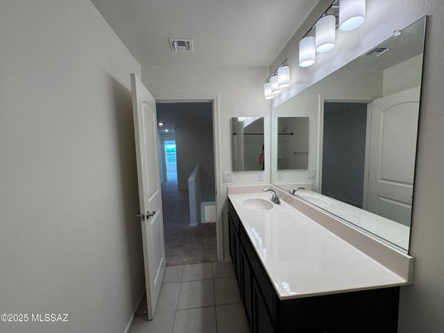 1122 E Cairn Street, Tucson, AZ 85719