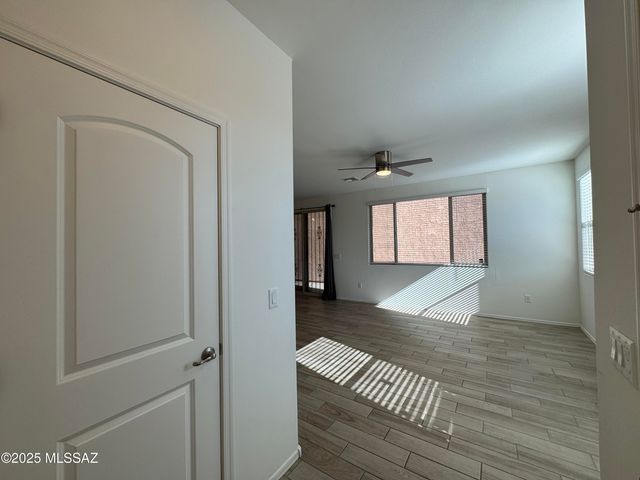1122 E Cairn Street, Tucson, AZ 85719