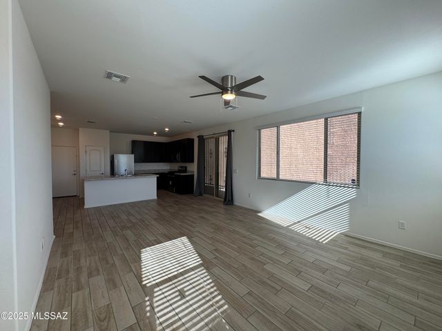 1122 E Cairn Street, Tucson, AZ 85719