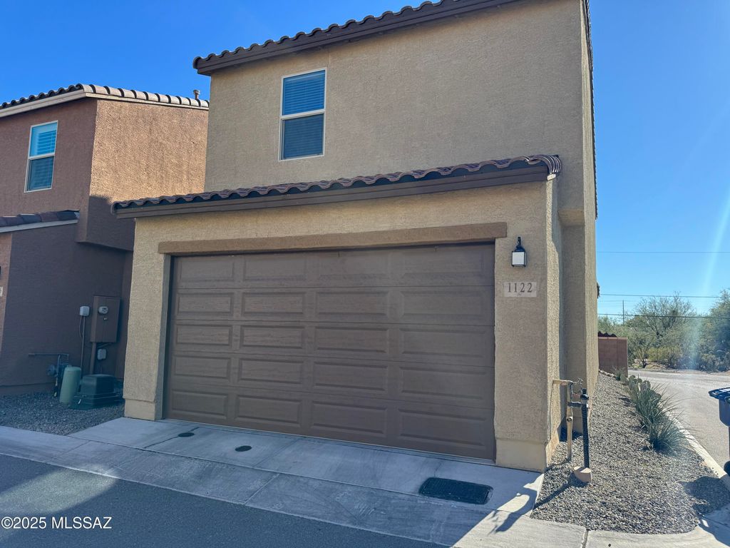 1122 E Cairn Street, Tucson, AZ 85719