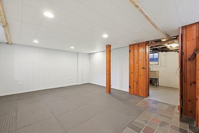 103 Field Rd, Longmeadow, MA 01106