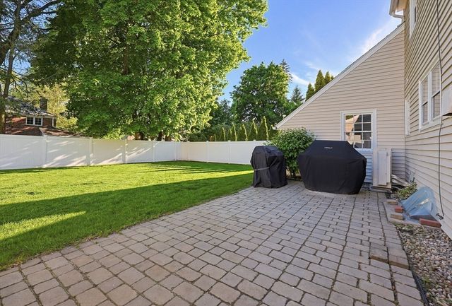 103 Field Rd, Longmeadow, MA 01106