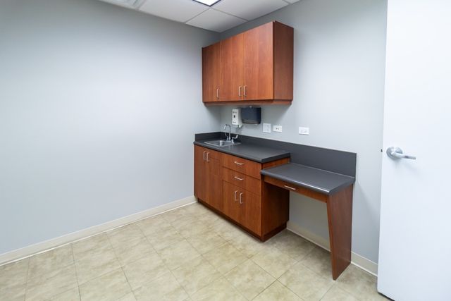 2400 N Ashland Avenue, Chicago, IL 60614