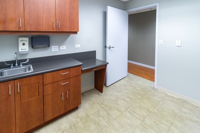 2400 N Ashland Avenue, Chicago, IL 60614