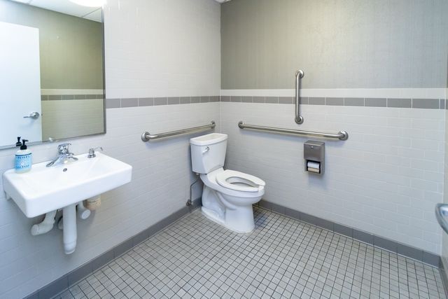 2400 N Ashland Avenue, Chicago, IL 60614