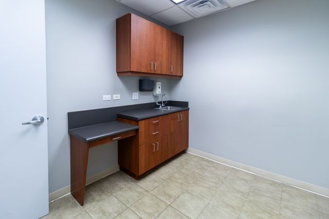 2400 N Ashland Avenue, Chicago, IL 60614