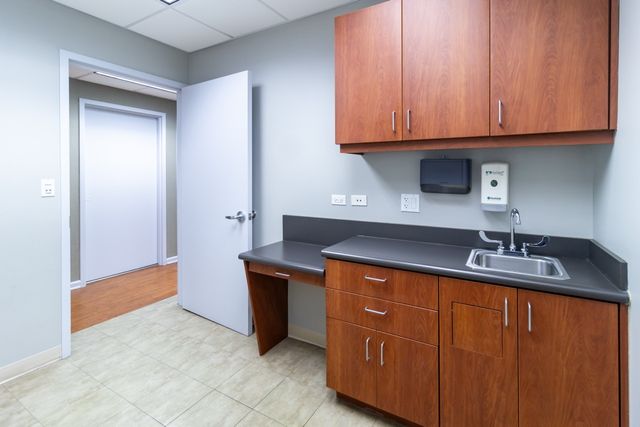 2400 N Ashland Avenue, Chicago, IL 60614