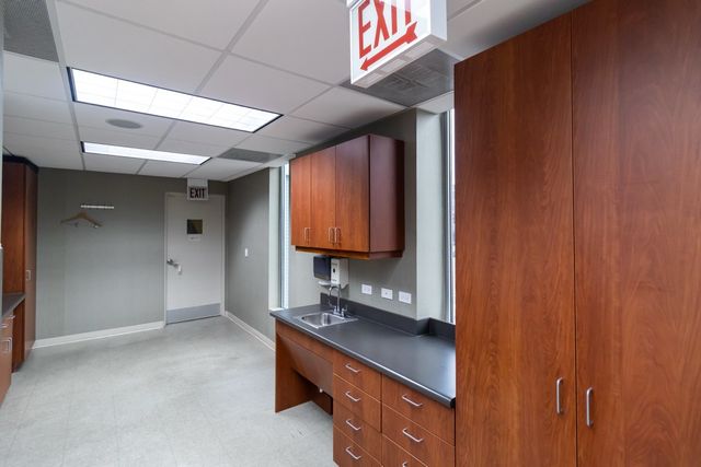 2400 N Ashland Avenue, Chicago, IL 60614