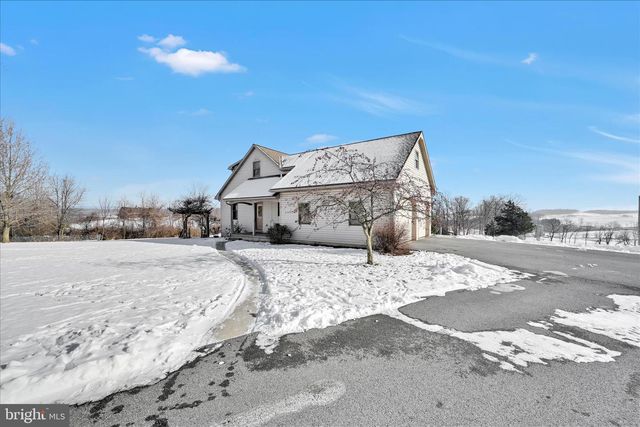 36 HOST RD, Womelsdorf, PA 19567