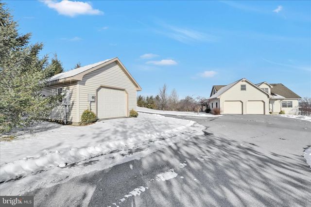 36 HOST RD, Womelsdorf, PA 19567