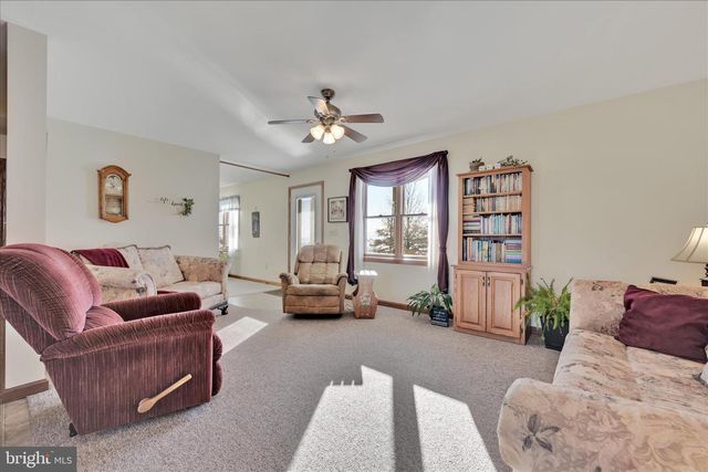 36 HOST RD, Womelsdorf, PA 19567