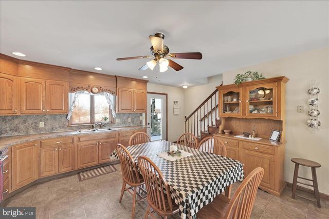 36 HOST RD, Womelsdorf, PA 19567