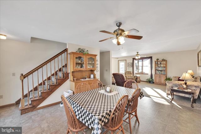 36 HOST RD, Womelsdorf, PA 19567