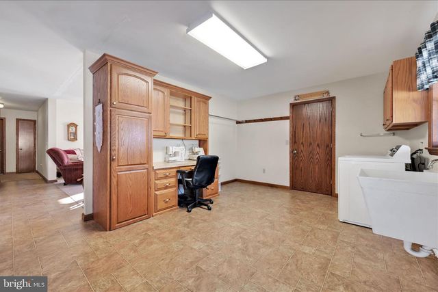 36 HOST RD, Womelsdorf, PA 19567