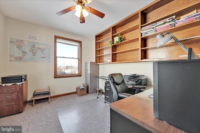 36 HOST RD, Womelsdorf, PA 19567