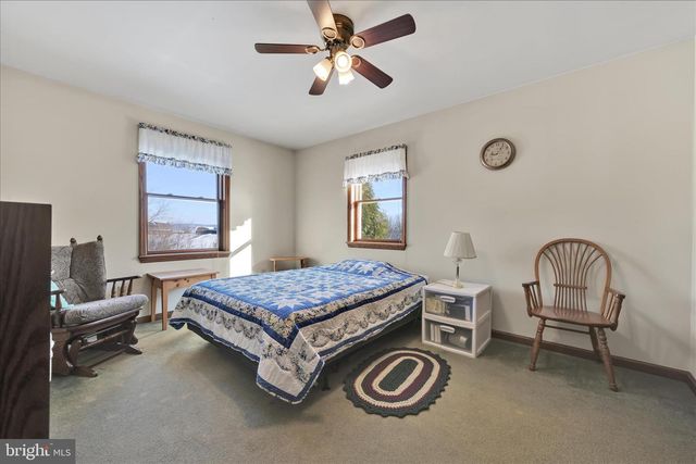 36 HOST RD, Womelsdorf, PA 19567