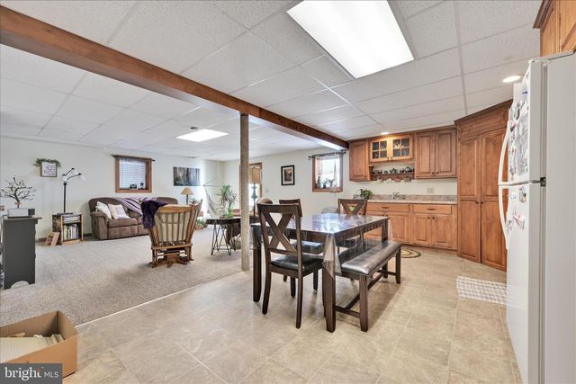 36 HOST RD, Womelsdorf, PA 19567