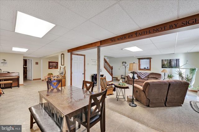 36 HOST RD, Womelsdorf, PA 19567