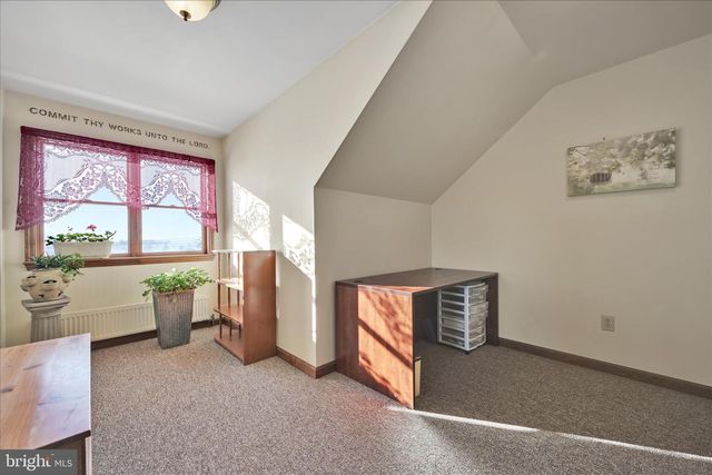 36 HOST RD, Womelsdorf, PA 19567