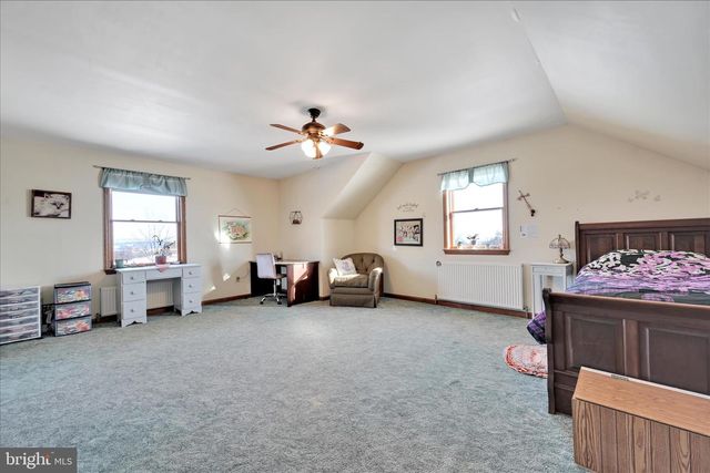 36 HOST RD, Womelsdorf, PA 19567