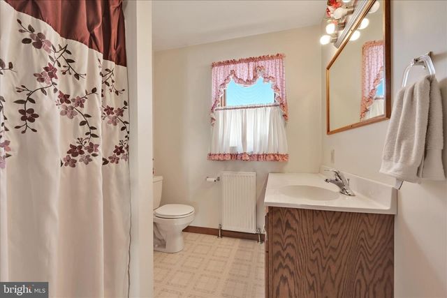 36 HOST RD, Womelsdorf, PA 19567