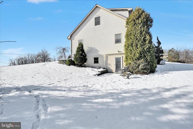 36 HOST RD, Womelsdorf, PA 19567