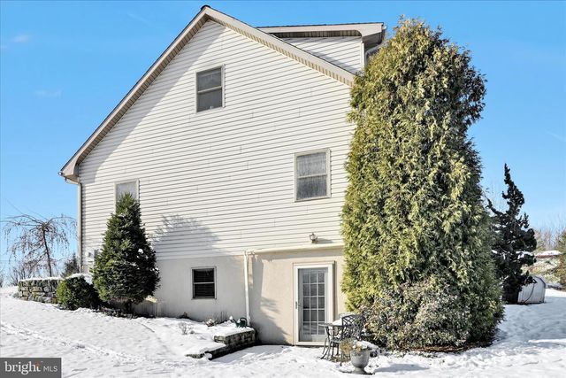 36 HOST RD, Womelsdorf, PA 19567