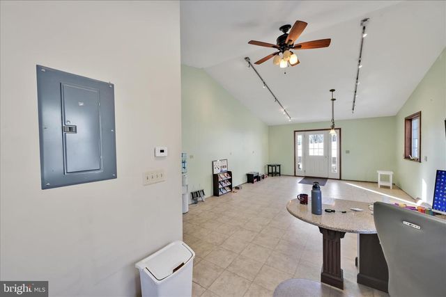 36 HOST RD, Womelsdorf, PA 19567