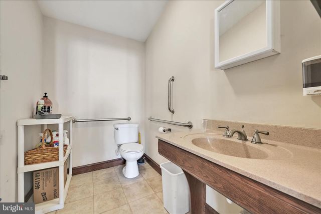 36 HOST RD, Womelsdorf, PA 19567