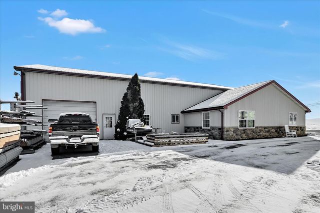 36 HOST RD, Womelsdorf, PA 19567