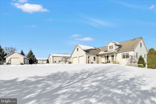 36 HOST RD, Womelsdorf, PA 19567