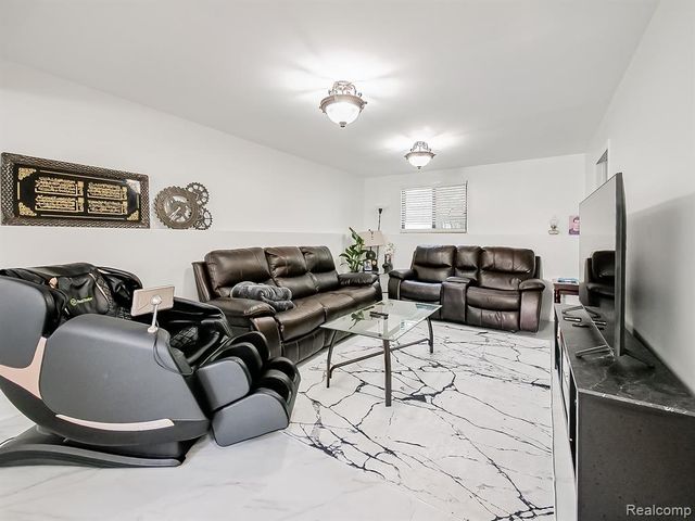 29721 Farmington Road, Farmington, MI 48334