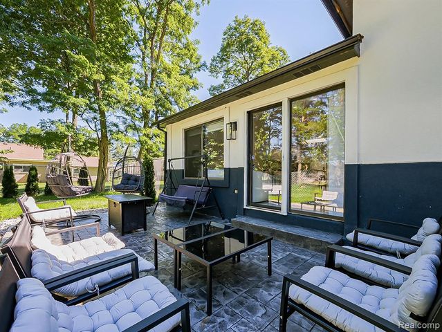 29721 Farmington Road, Farmington, MI 48334