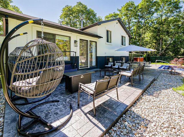 29721 Farmington Road, Farmington, MI 48334