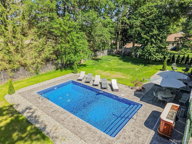 29721 Farmington Road, Farmington, MI 48334