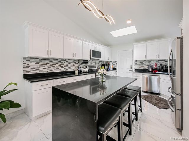 29721 Farmington Road, Farmington, MI 48334