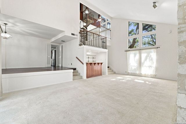 1739 Royal Crescent, San Antonio, TX 78231