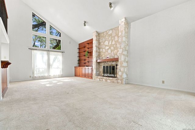 1739 Royal Crescent, San Antonio, TX 78231