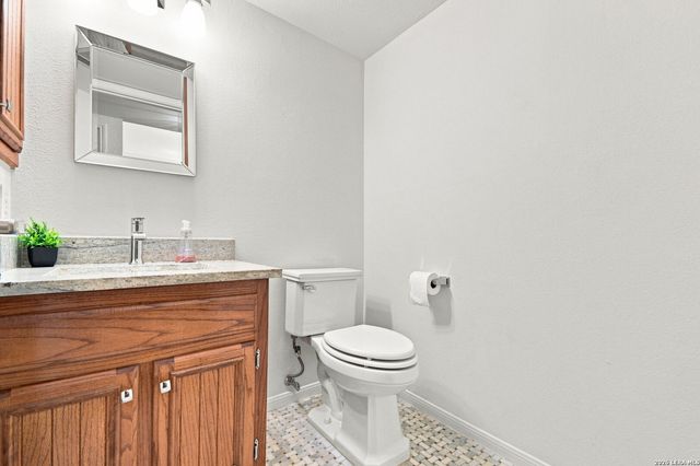 1739 Royal Crescent, San Antonio, TX 78231