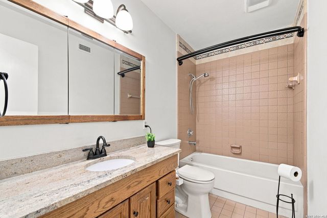 1739 Royal Crescent, San Antonio, TX 78231