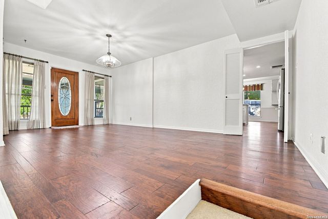 1739 Royal Crescent, San Antonio, TX 78231