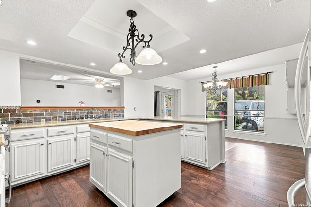 1739 Royal Crescent, San Antonio, TX 78231