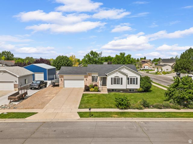1964 S DAHL LN, Syracuse, UT 84075