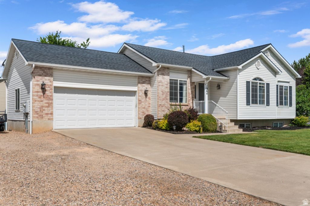 1964 S DAHL LN, Syracuse, UT 84075