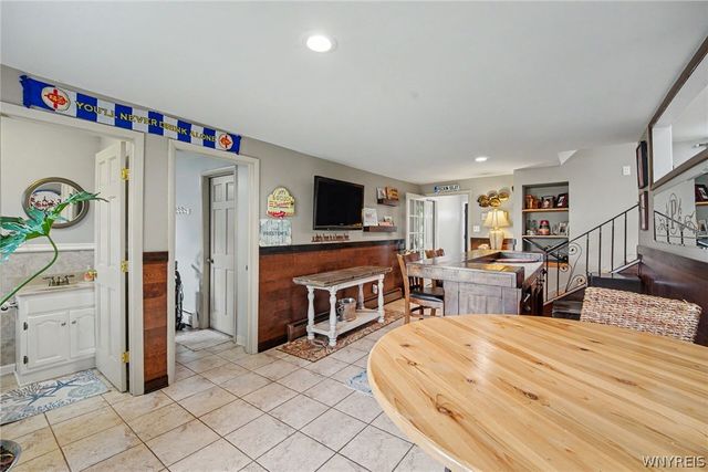 42 Leni Lane, Cheektowaga, NY 14225
