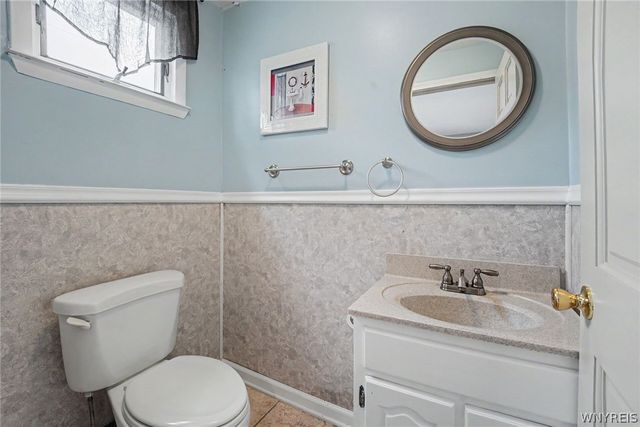 42 Leni Lane, Cheektowaga, NY 14225