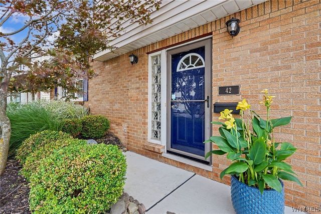 42 Leni Lane, Cheektowaga, NY 14225