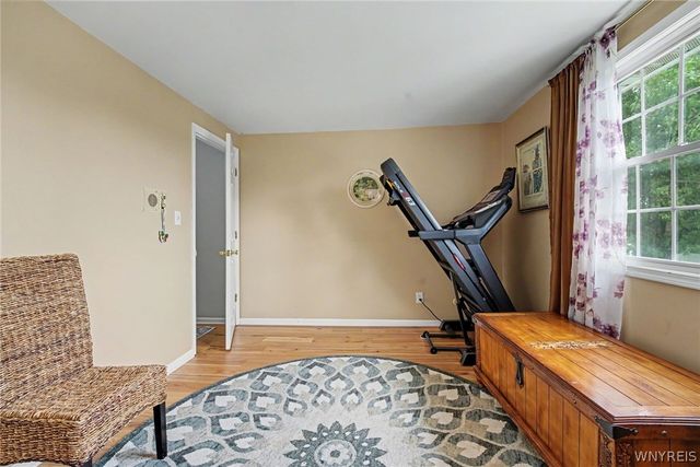 42 Leni Lane, Cheektowaga, NY 14225