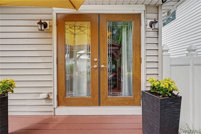 42 Leni Lane, Cheektowaga, NY 14225