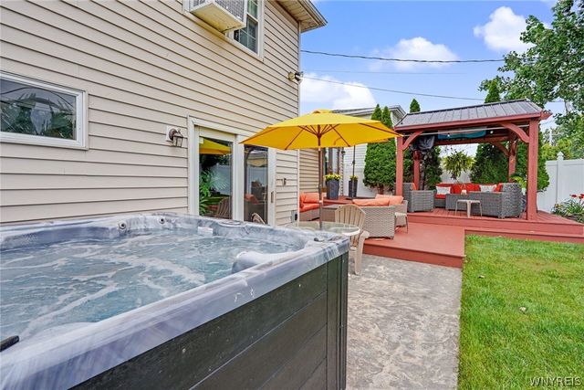 42 Leni Lane, Cheektowaga, NY 14225